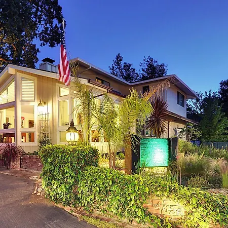 Saratoga Oaks Lodge